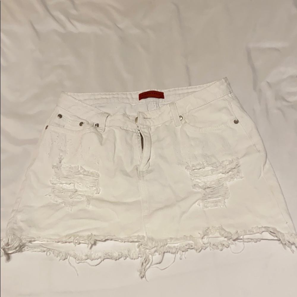 White denim skirt